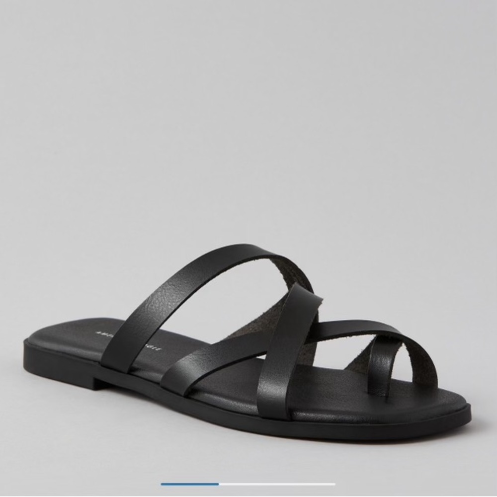 AMERICAN EAGLE HARLIE STRAPPY SANDLE